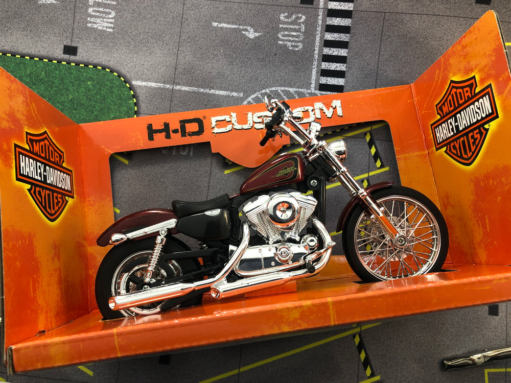 Maisto - 2012 Harley Davidson XL 1200v Sportster - red 1:12